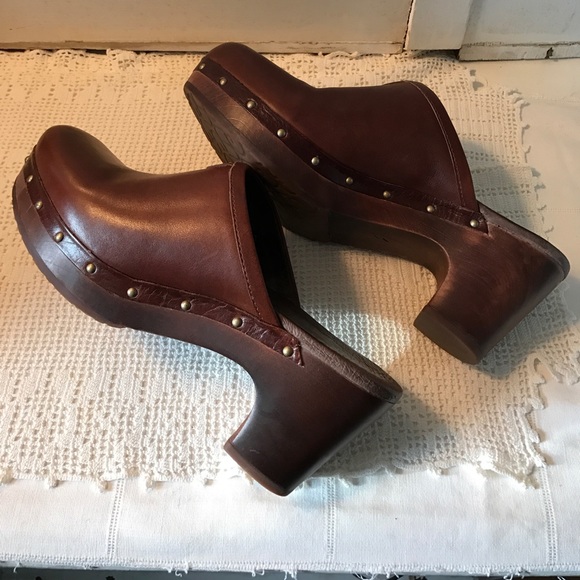 Ugg clogs sz 9 - Picture 5 of 7