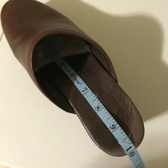 Ugg clogs sz 9 - Picture 6 of 7