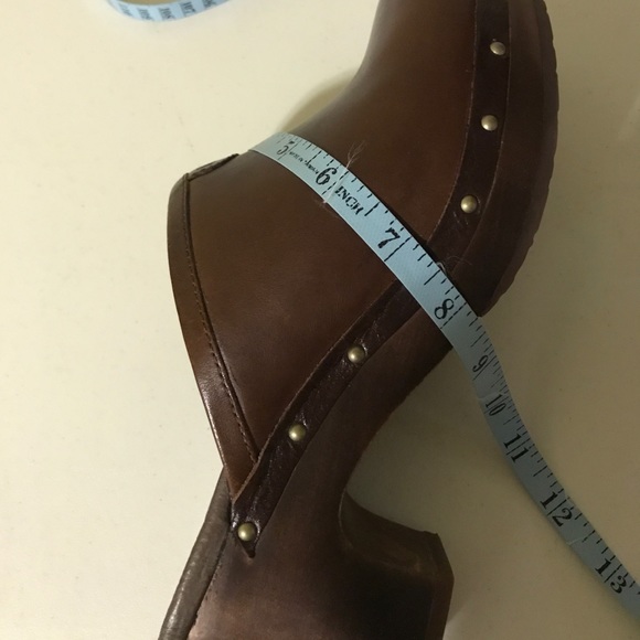 Ugg clogs sz 9 - Picture 7 of 7