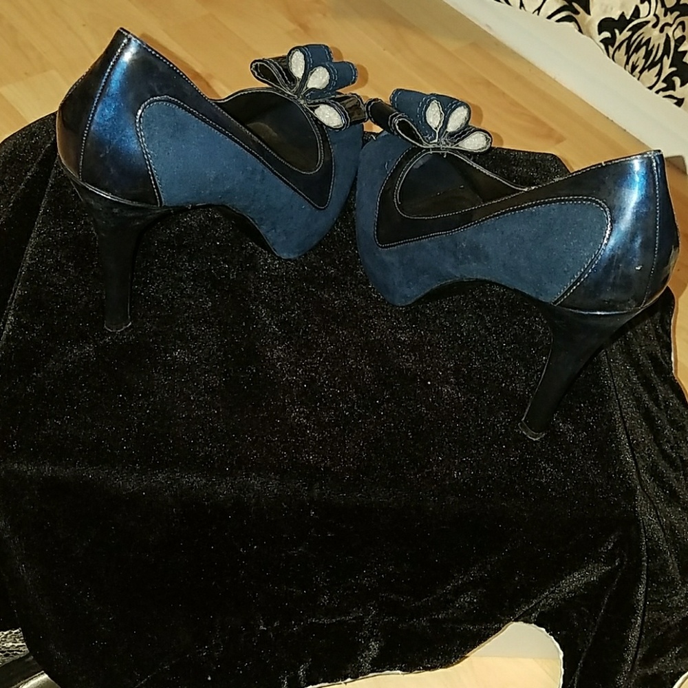 Shoes - Picture 2 of 3