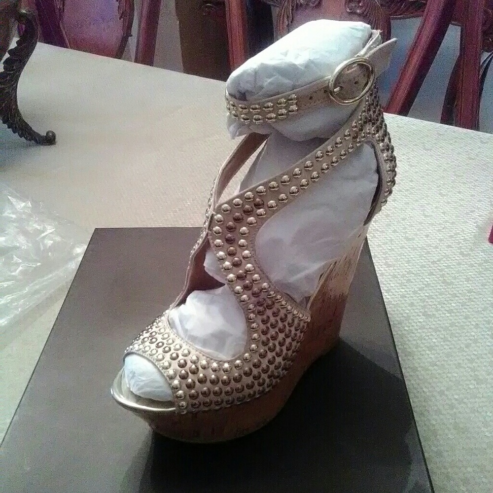 Bebe wedge