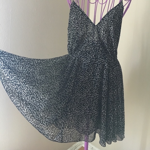 LAST CALL 9/11/22 - Open Back V-Neck Black Cream Gypsy Boho Dress - Picture 2 of 7