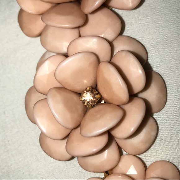 Flower necklace - Picture 3 of 3