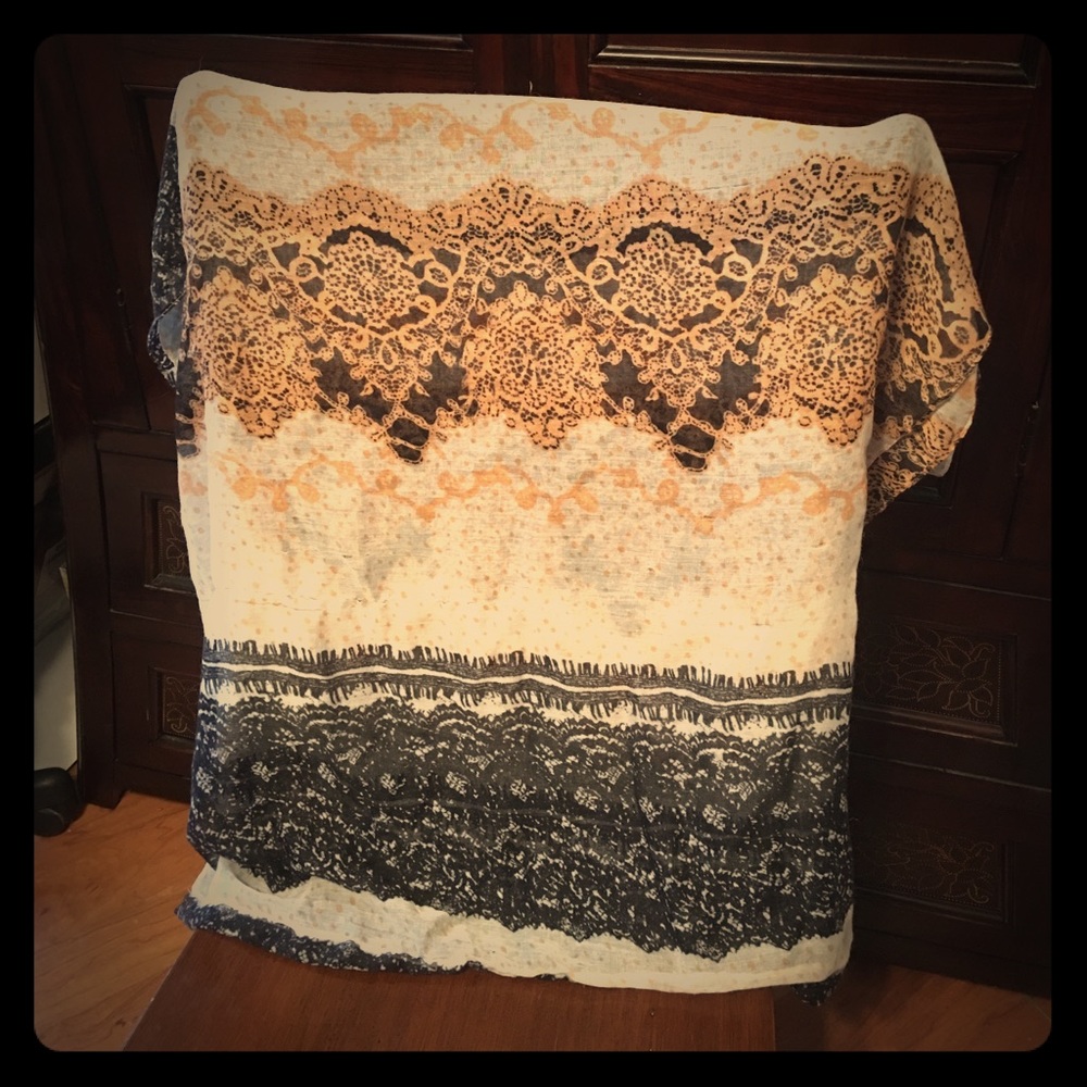 Light weight Infinity scarf - Picture 2 of 3