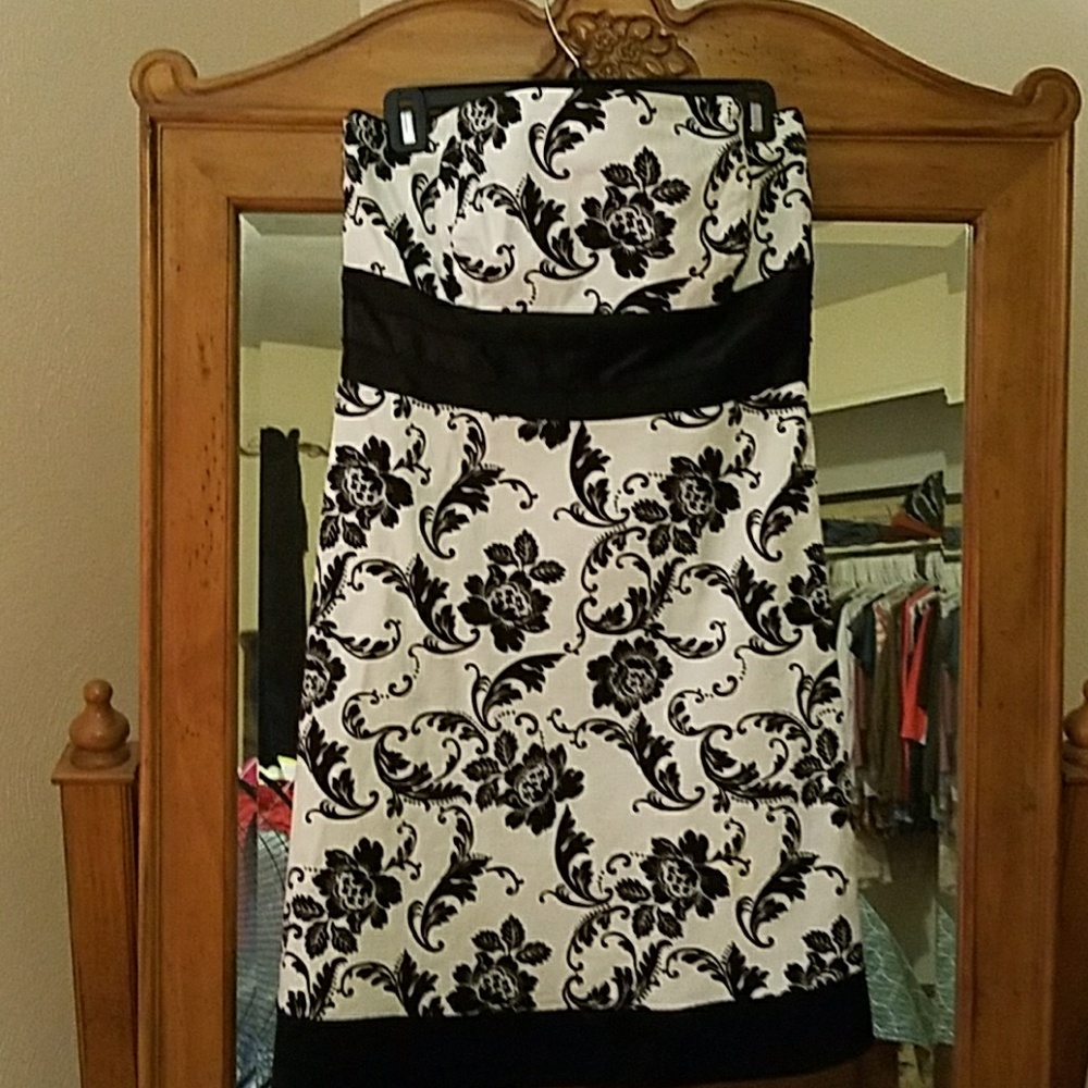 Strapless dress