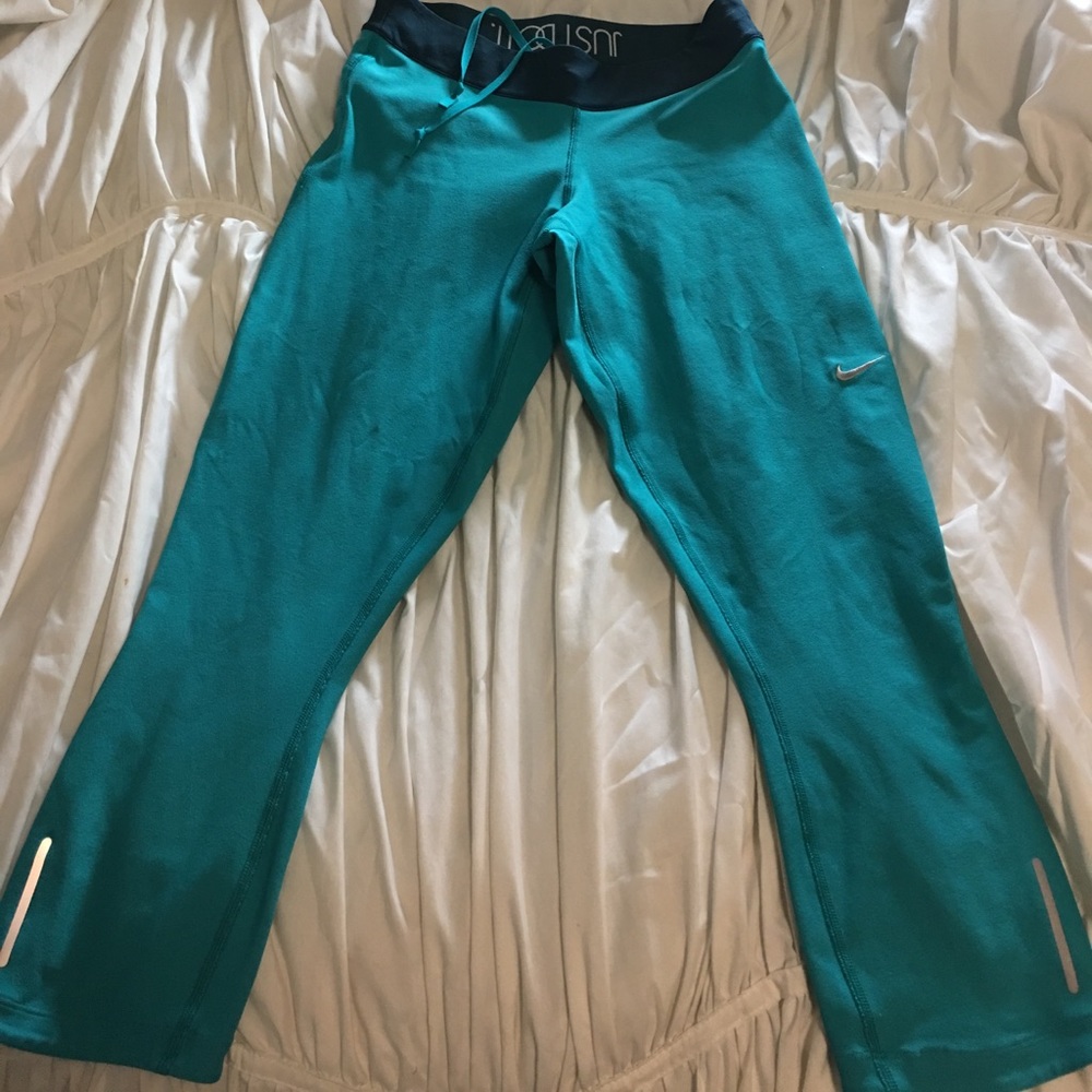 Nike Dri-fit Capri leggings size small! Teal color