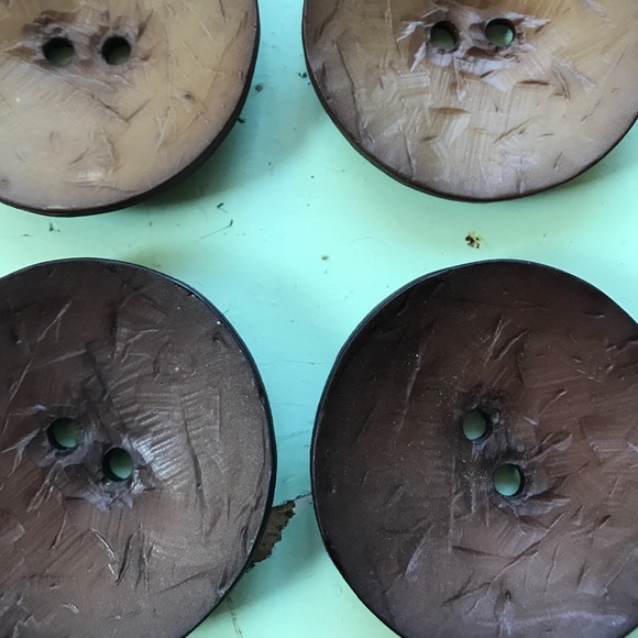 Large Buttons -8 - Picture 2 of 5