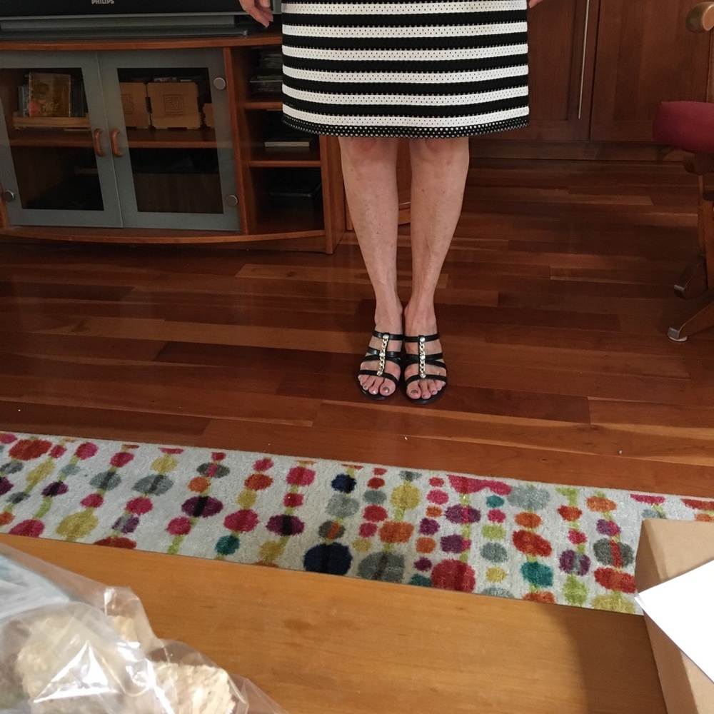 Black and white striped stretchy shift 👗 dress - Picture 3 of 3