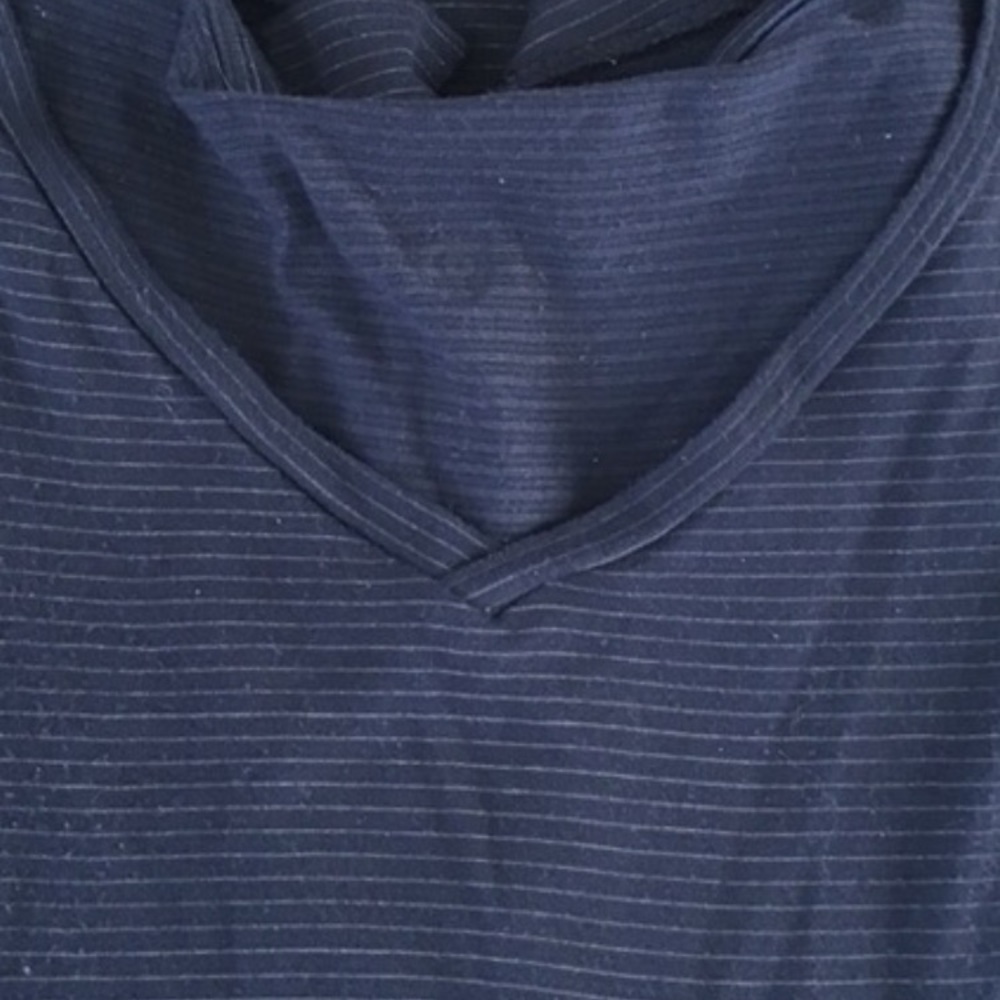 Lululemon tee shirt