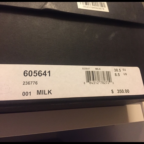 ISO Marc Jacobs 605641 Milk Black and Gold Pump - Picture 4 of 5