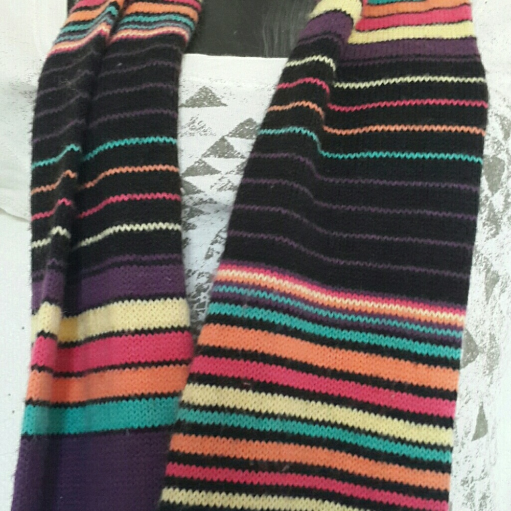 Colorful scarf - Picture 3 of 3
