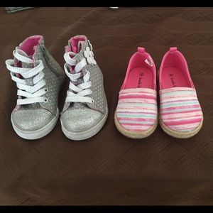 NWOT 2 pairs of infant girl size 6