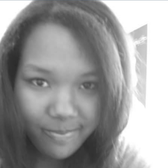 Meet your Posher, Laura - Picture 2 of 2