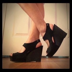 Black Wedges