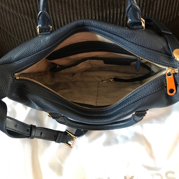 Michael Kors Raven Large Satchel - Picture 2 of 3