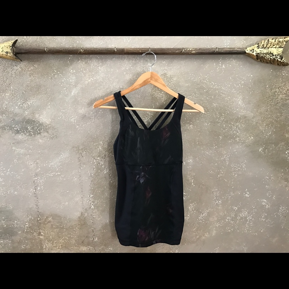 Lululemon Black tank sz 6, floral detail
