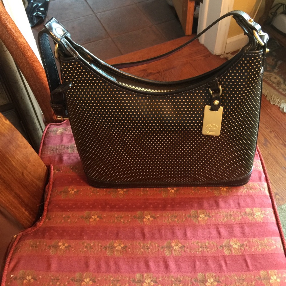 Authentic leather DOONEY AND BOURKE shoulder bag.