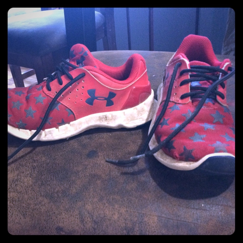 Boys under Armour shoes