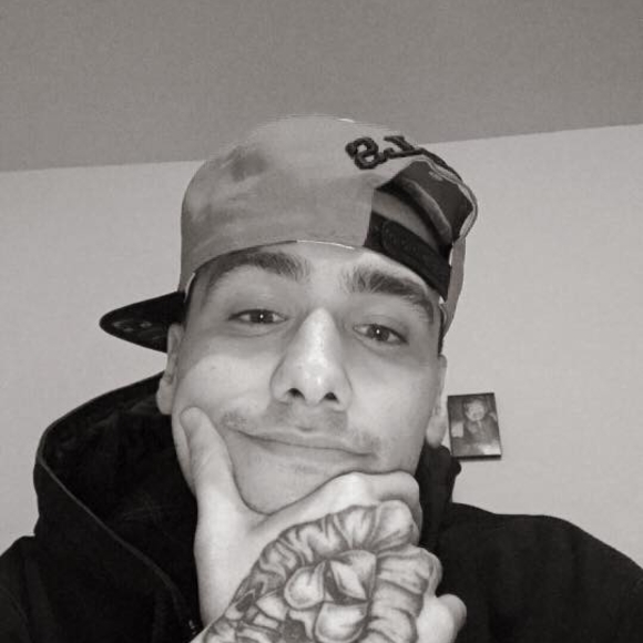 Meet your Posher, Ariel - Picture 1 of 1