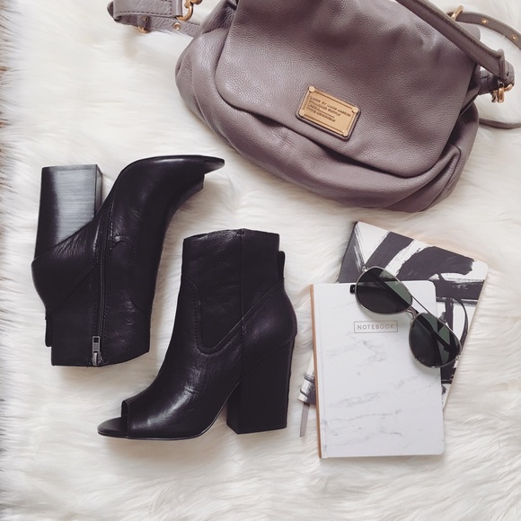 Steve Madden Shoes - Steve Madden • black leather peep toe bootie