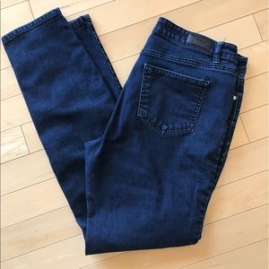 🌸 Dark blue skinny jeans. EUC 🌸