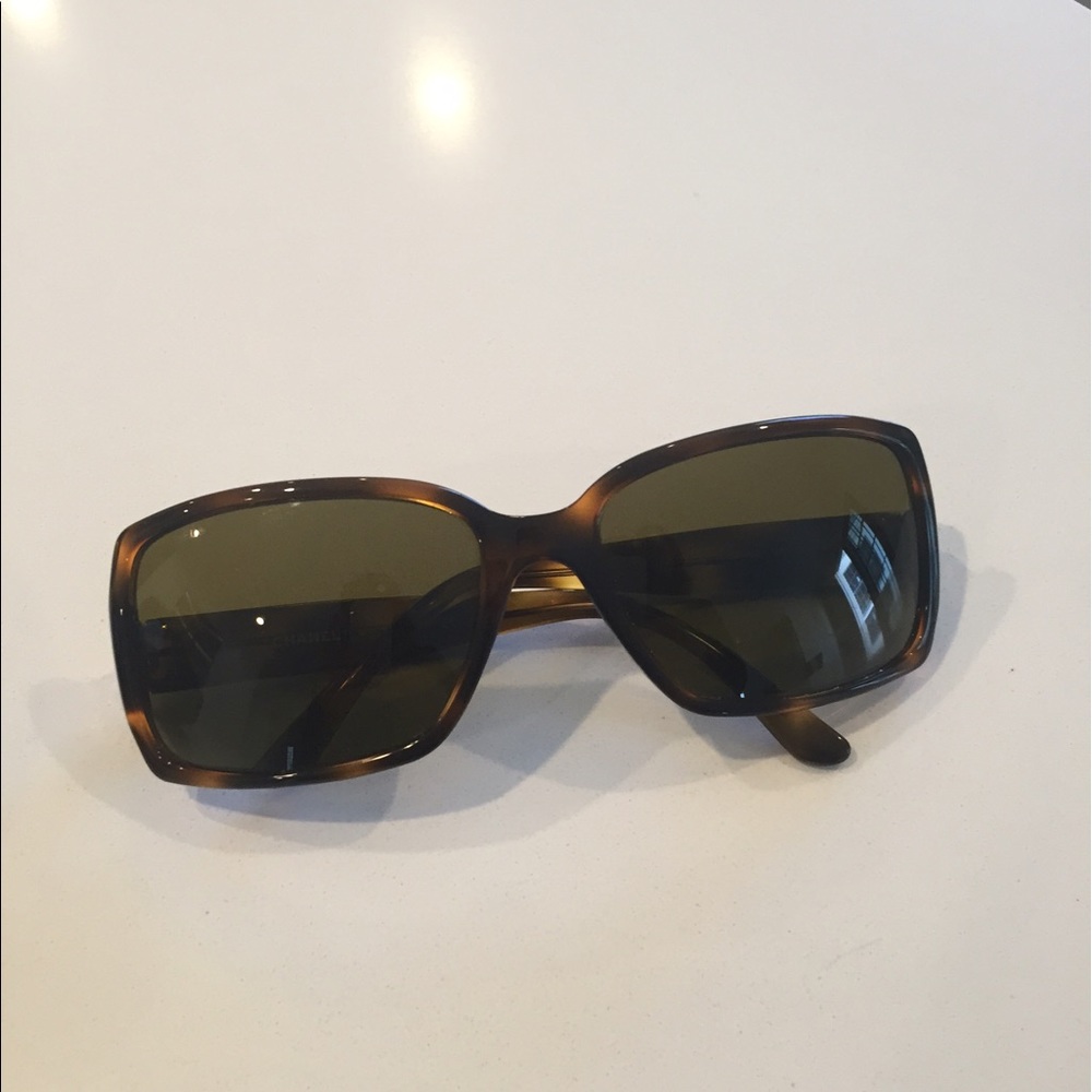Chanel sunglasses new with tag