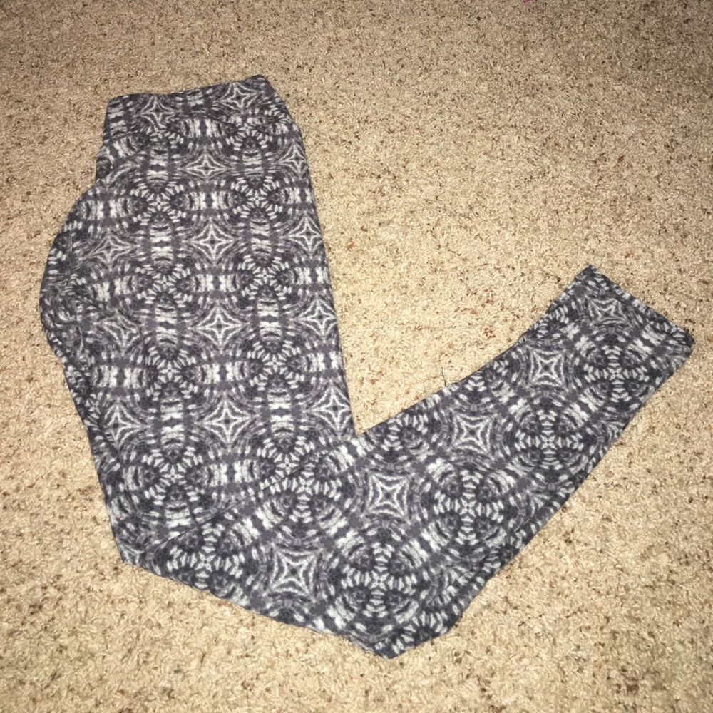 LuLaRoe one size tie-dye leggings! 🦄