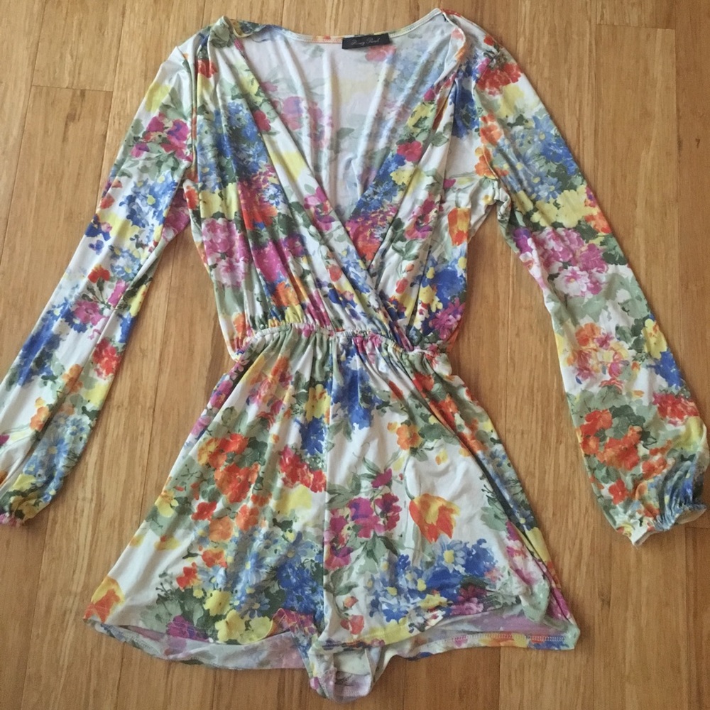 SOLD ❌Honey punch floral Romper size small
