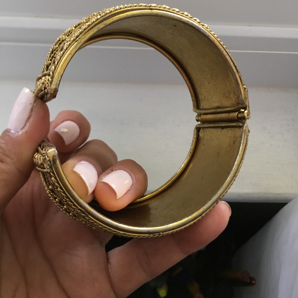 Gold bangle! 🔔 - Picture 2 of 5
