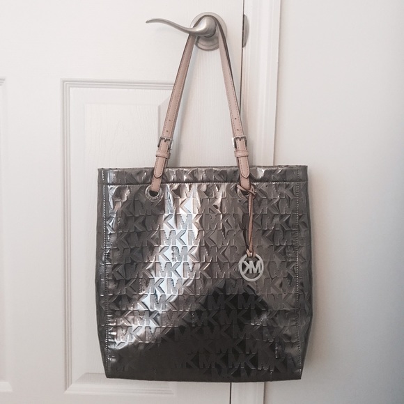 Michael Kors Handbags - MICHAEL KORS SILVER JET SET TOTE