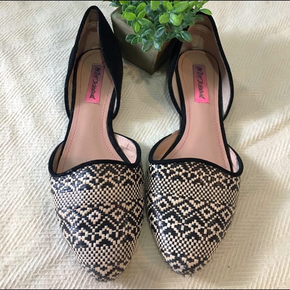 Betsy Johnson cocoh flat
