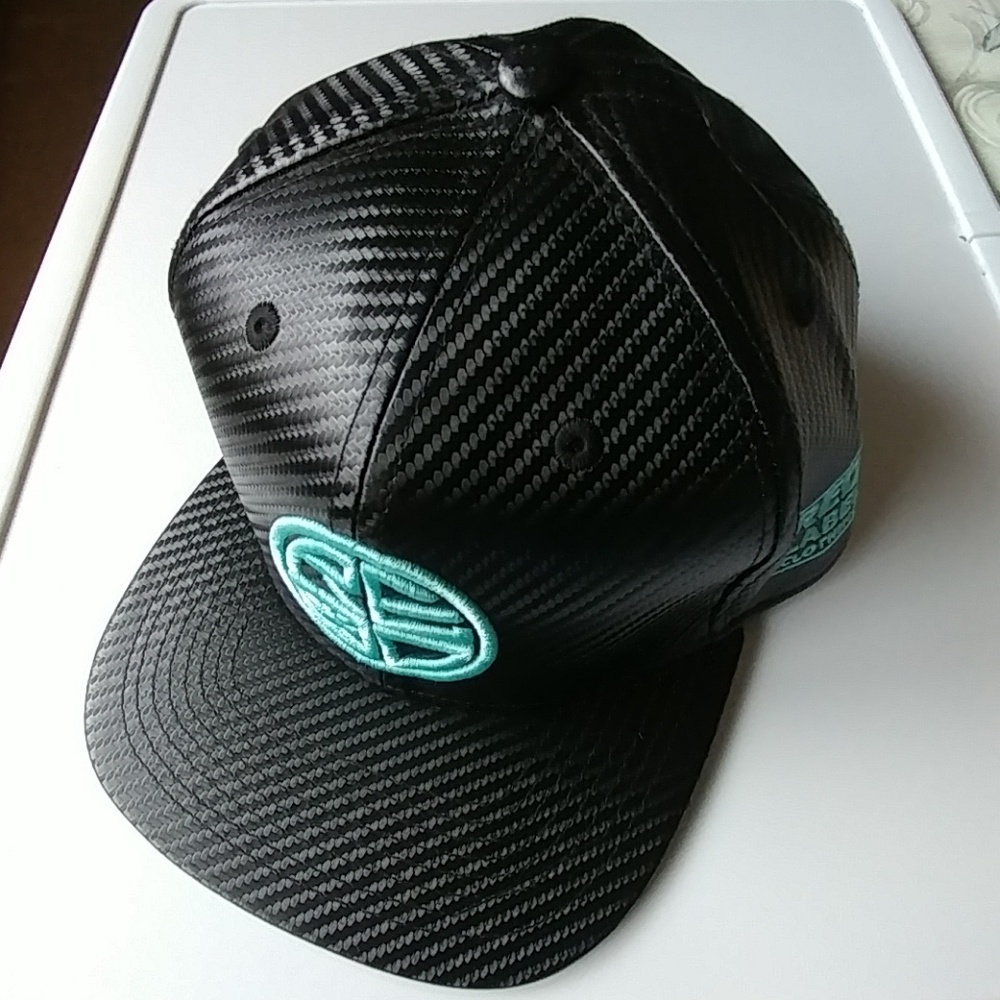 NWOT Carbon Fiber Hawaiian Snapback Hat