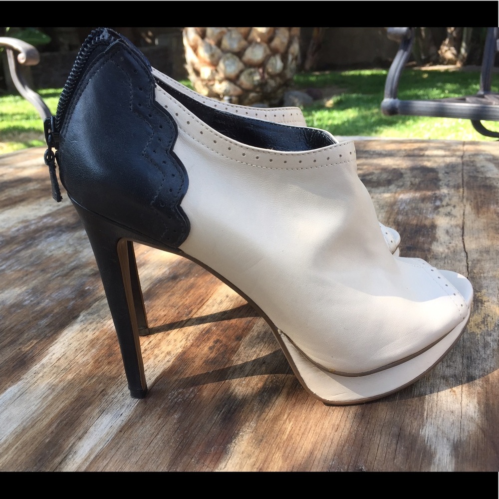 Trouve nude/blk stiletto  peep toe tuxedo booties