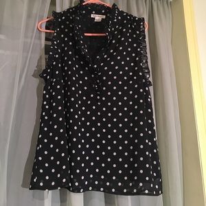 Sleeveless ruffled black and white top