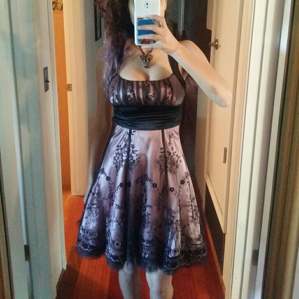 Slikish Black Lace Flowing Dress Bow ties
