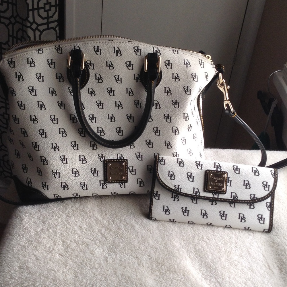 Stunning  Dooney and Bourke black and white bag