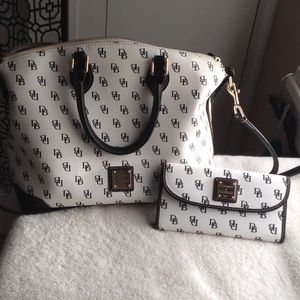Stunning  Dooney and Bourke black and white bag
