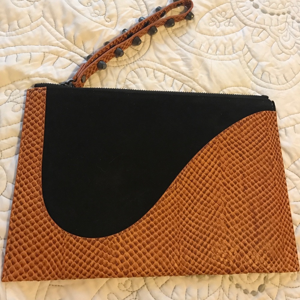 Leifsdottir brand clutch