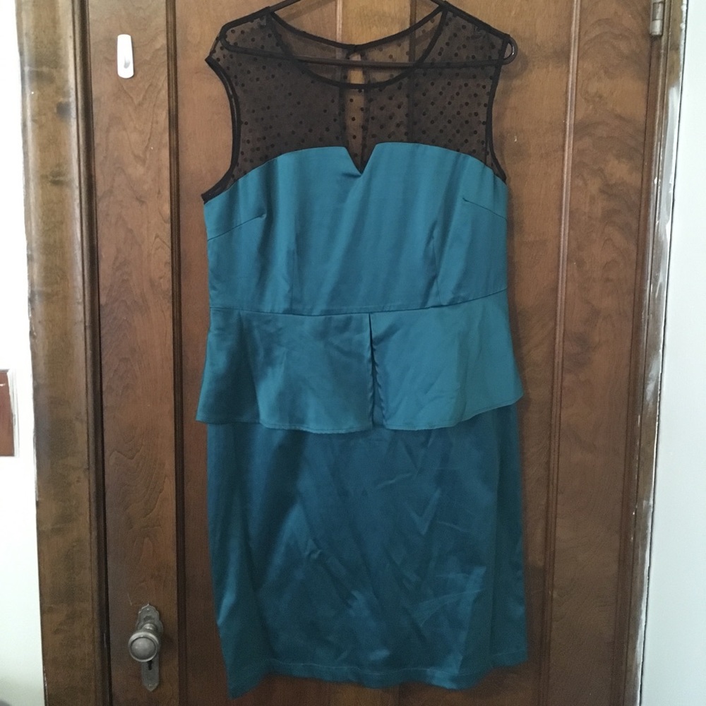 Green peplum dress prom
