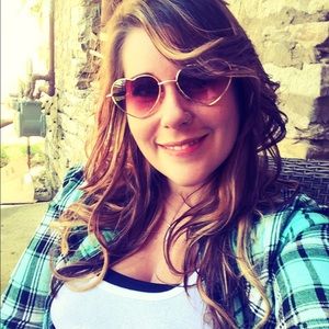 Meet your Posher, Dee