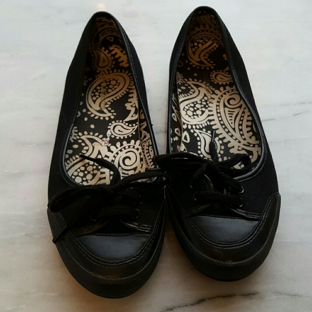 Liz Clairborne flat shoe