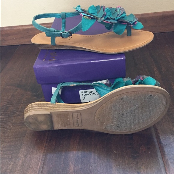 Steve Madden Presquis Sandal - Picture 2 of 3