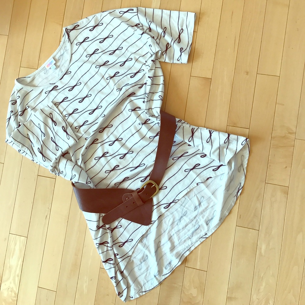 🌸 LuLaRoe Irma. EUC. 🌸