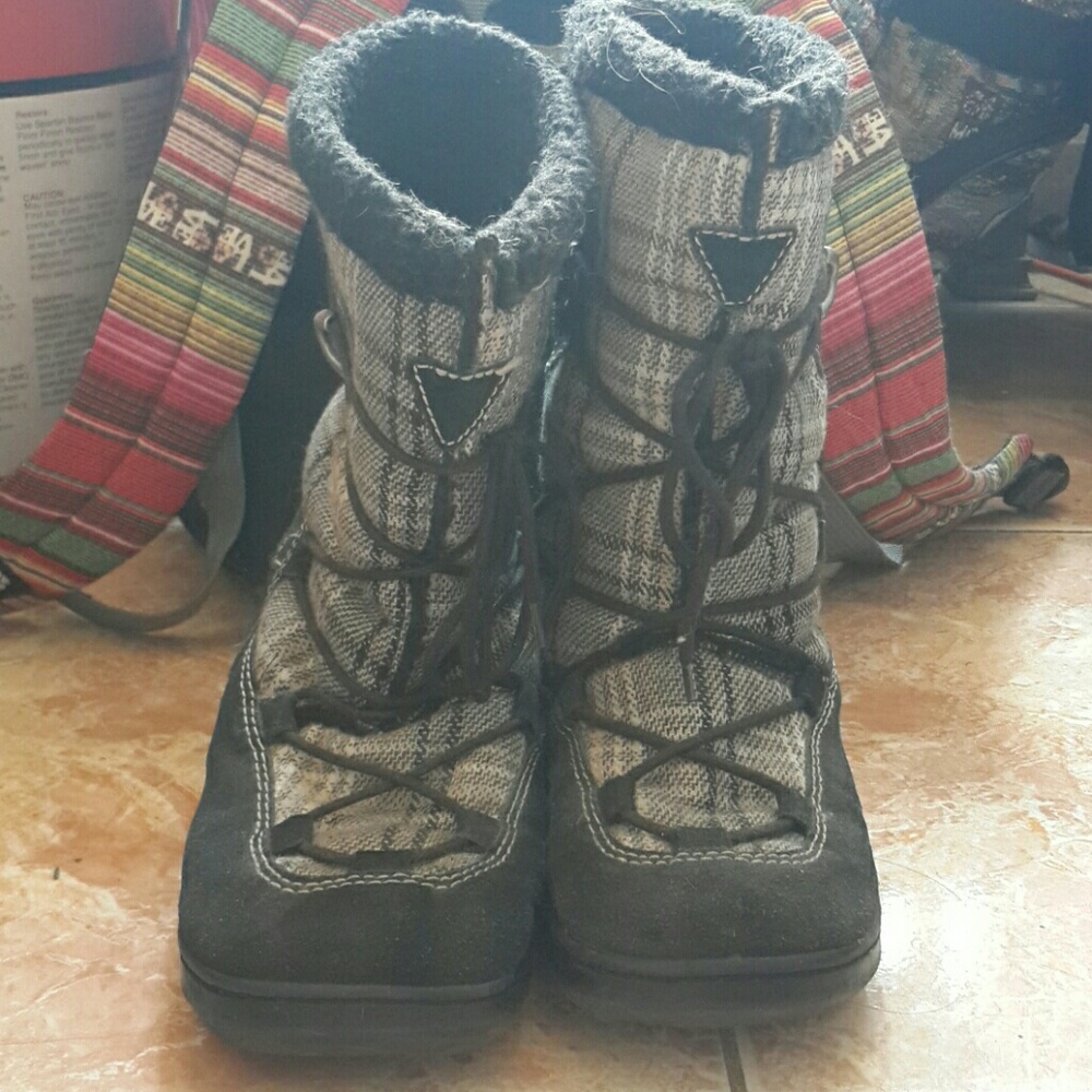 Rocket dog plaid boots