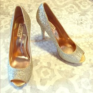 Badgley Mischka open toe pumps size 9
