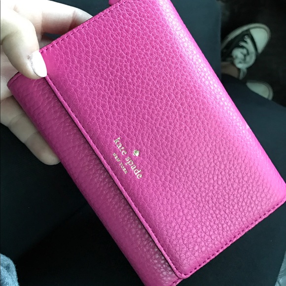 Perfect summer Kate spade wallet. Used once - Picture 1 of 2