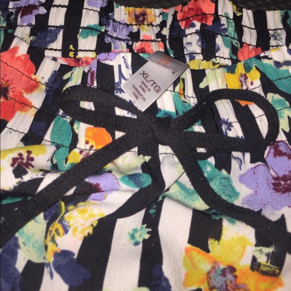 🚫🚫sold on Ⓜ️🚫🚫 bottom style, sleeping shorts - Picture 2 of 4