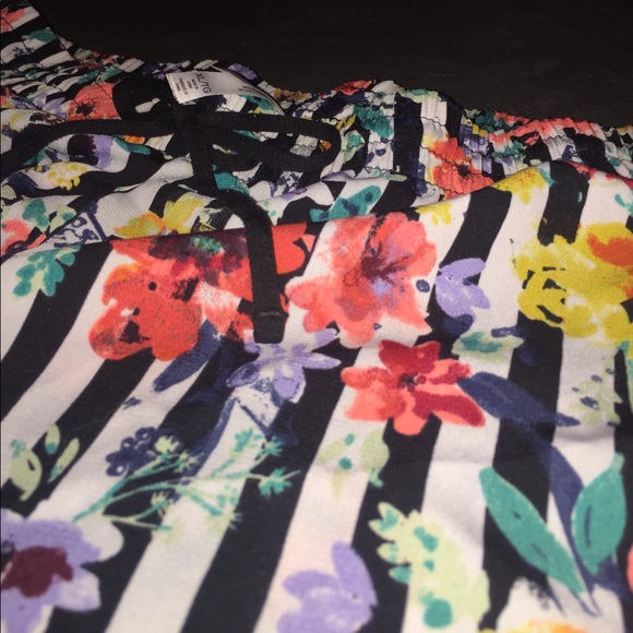 🚫🚫sold on Ⓜ️🚫🚫 bottom style, sleeping shorts - Picture 3 of 4