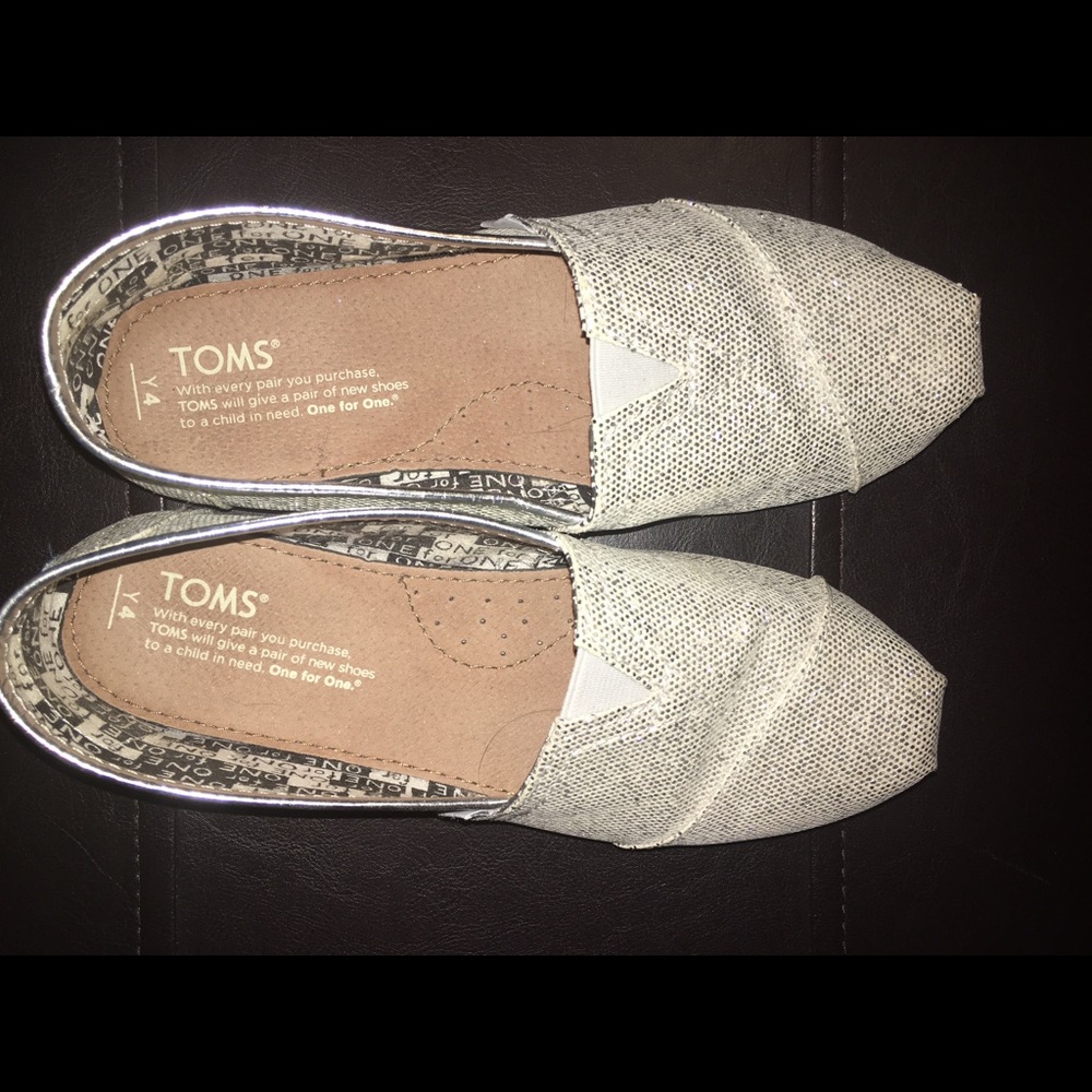 Girls youth sized silver sparkly TOMS!