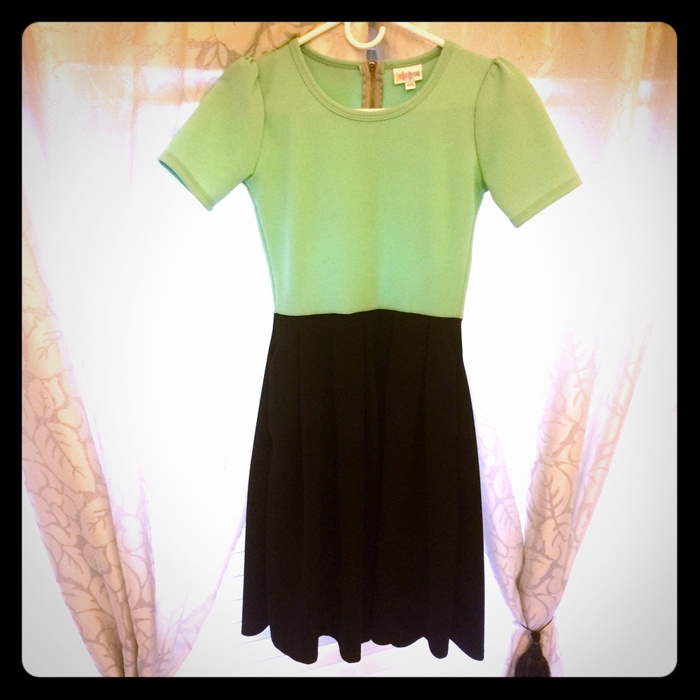 LuLaRoe XXS Amelia Dress NWOT